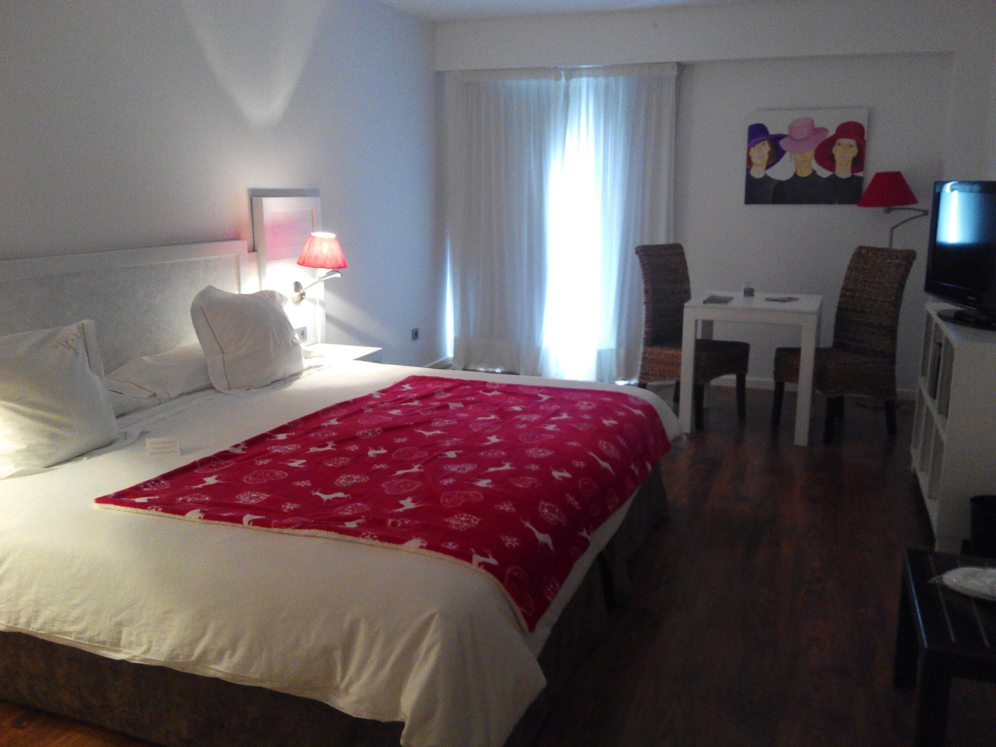 Abadia Del Pirineo Hotel ตรามาคาสติลญา เด เตนา ภายนอก รูปภาพ