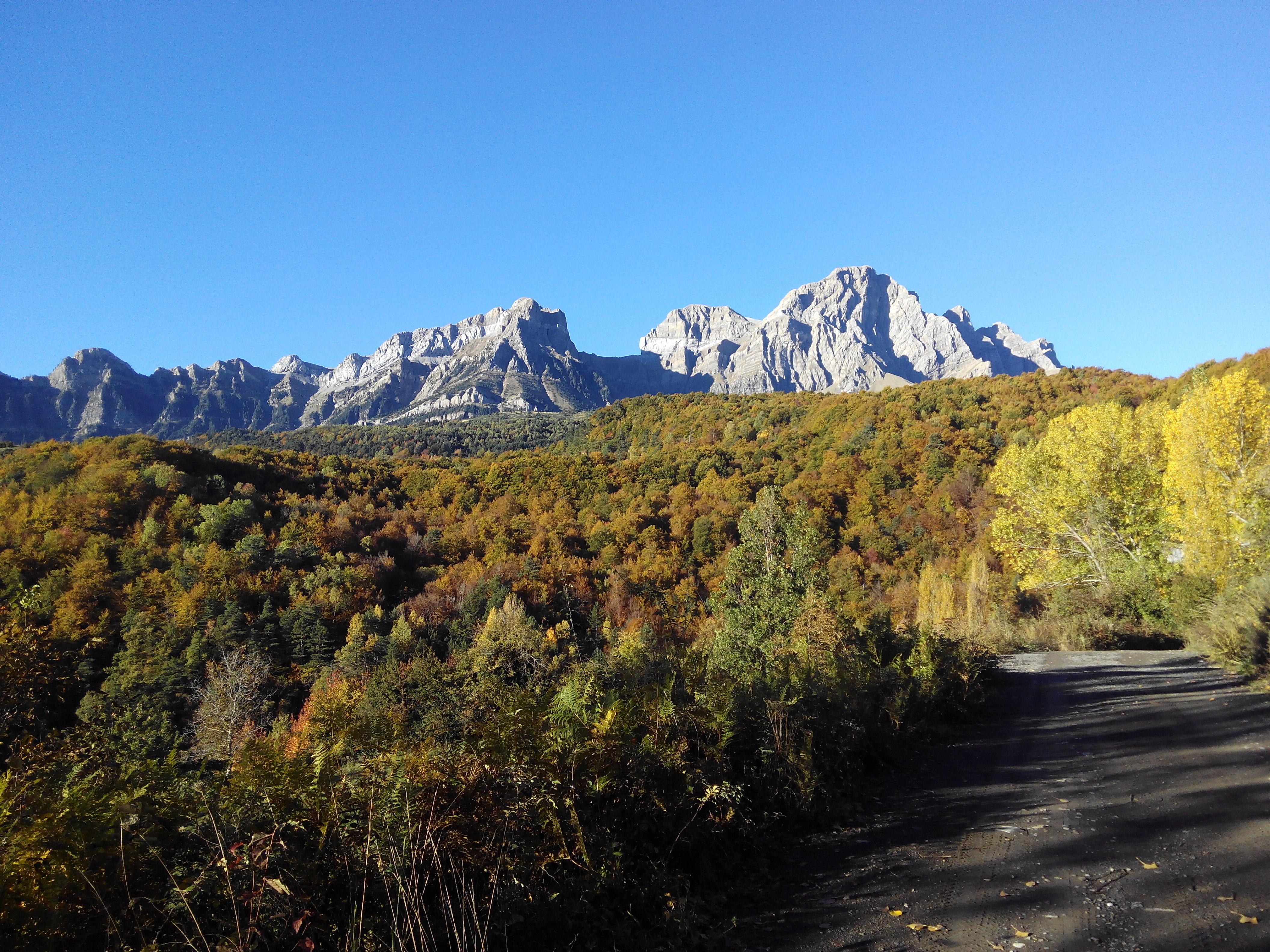 Abadia Del Pirineo Hotel ตรามาคาสติลญา เด เตนา ภายนอก รูปภาพ
