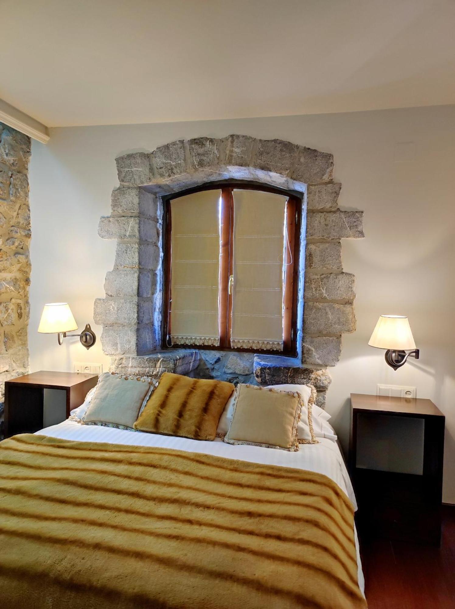 Abadia Del Pirineo Hotel ตรามาคาสติลญา เด เตนา ภายนอก รูปภาพ