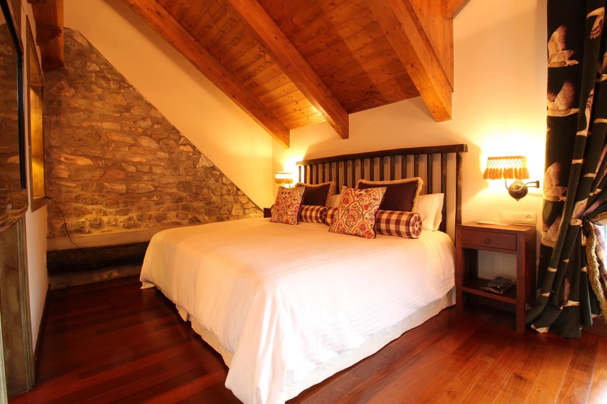 Abadia Del Pirineo Hotel ตรามาคาสติลญา เด เตนา ภายนอก รูปภาพ