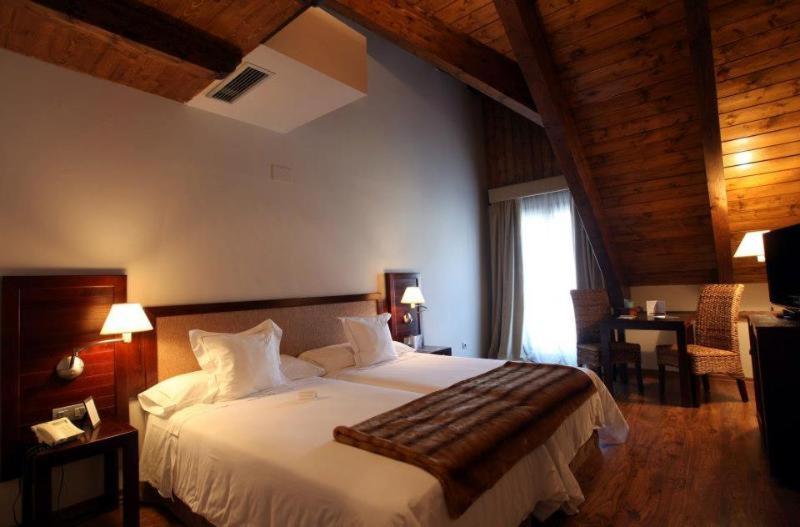 Abadia Del Pirineo Hotel ตรามาคาสติลญา เด เตนา ห้อง รูปภาพ