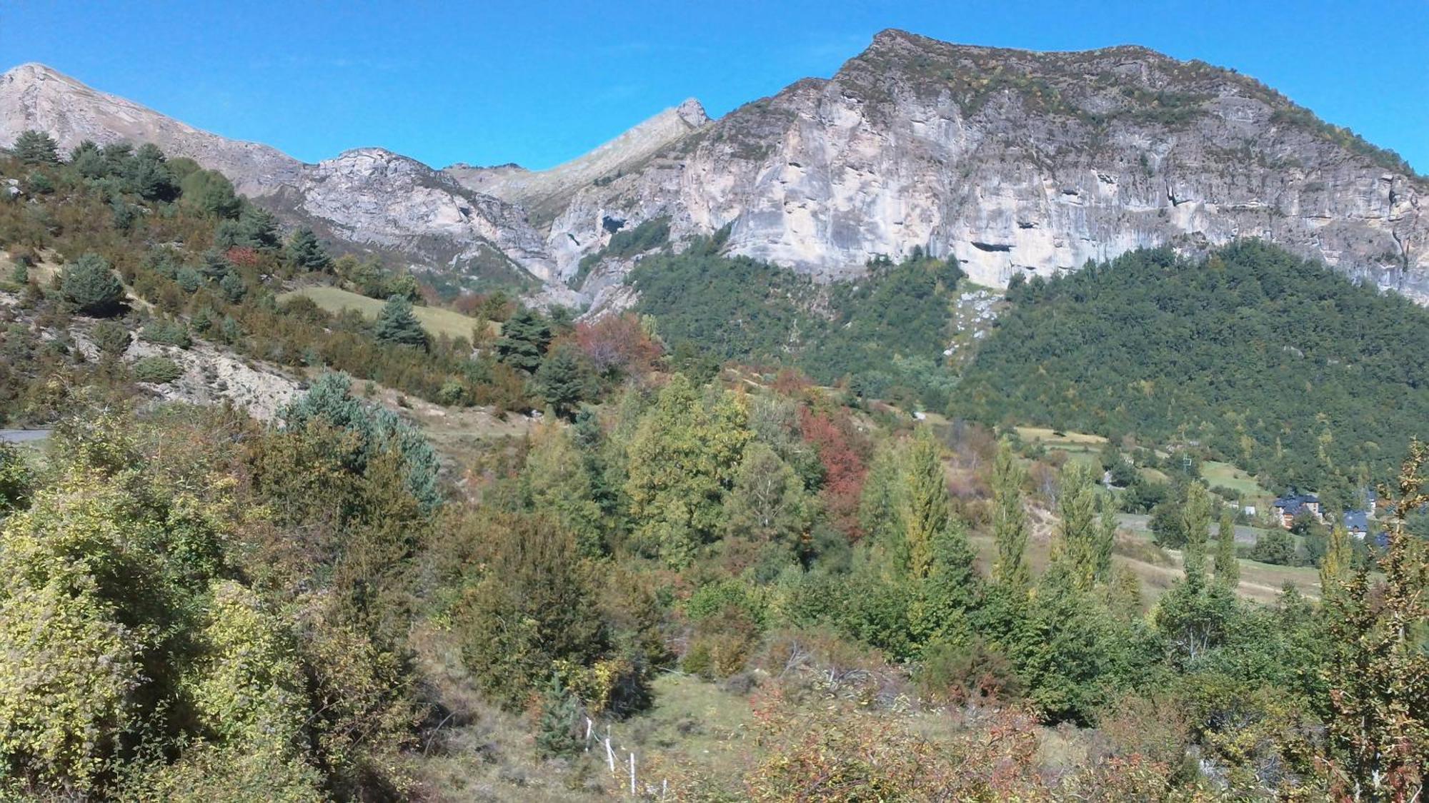 Abadia Del Pirineo Hotel ตรามาคาสติลญา เด เตนา ภายนอก รูปภาพ