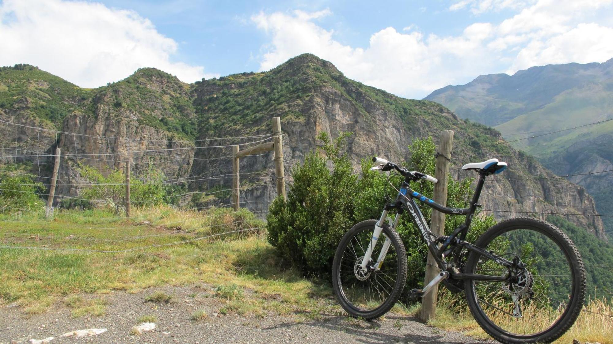 Abadia Del Pirineo Hotel ตรามาคาสติลญา เด เตนา ภายนอก รูปภาพ