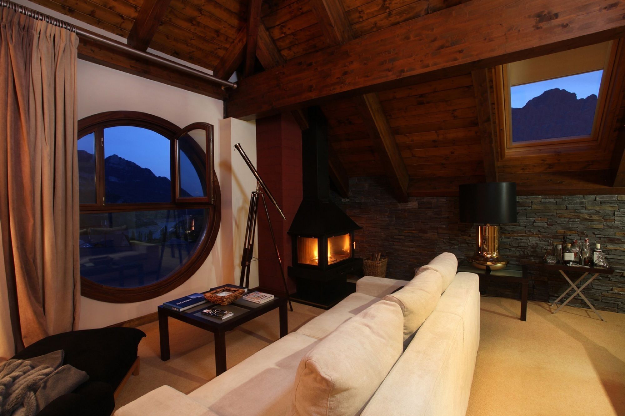 Abadia Del Pirineo Hotel ตรามาคาสติลญา เด เตนา ภายนอก รูปภาพ