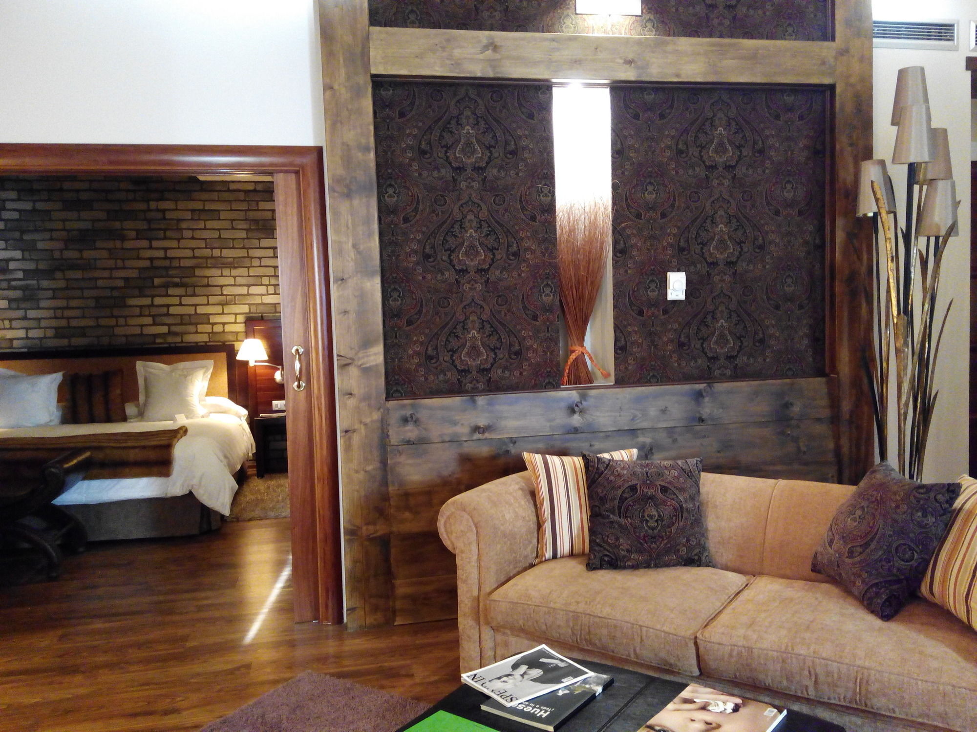 Abadia Del Pirineo Hotel ตรามาคาสติลญา เด เตนา ภายนอก รูปภาพ